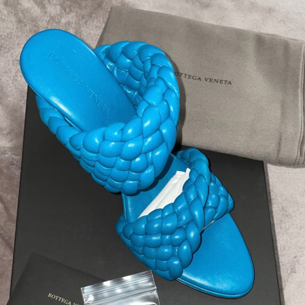 SOLD‼️🛑Bottega veneta car blue sandals size 38